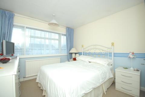 17 Raymond Close, Colnbrook, Slough, SL3 0PP