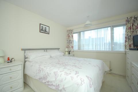 17 Raymond Close, Colnbrook, Slough, SL3 0PP