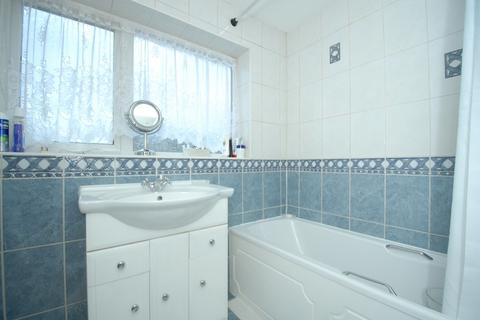 17 Raymond Close, Colnbrook, Slough, SL3 0PP