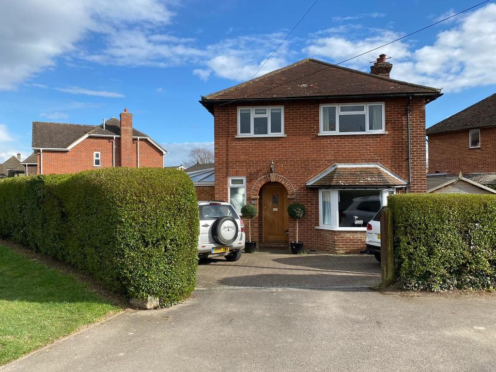 Harold Road, Kintbury 3 bed detached house £525,000