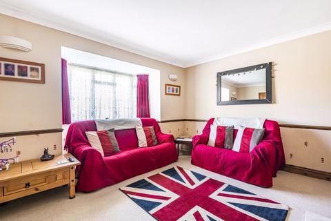 36 Selbourne Square, Godstone, RH9 8AT