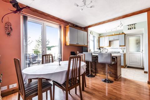 36 Selbourne Square, Godstone, RH9 8AT