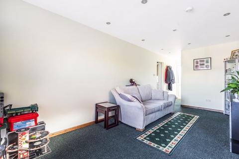 36 Selbourne Square, Godstone, RH9 8AT
