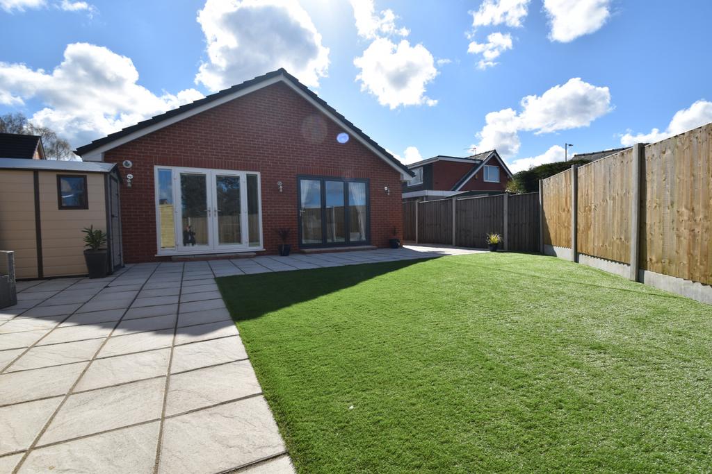 Almond Pastures, Standish, WN6 3 bed bungalow £285,000