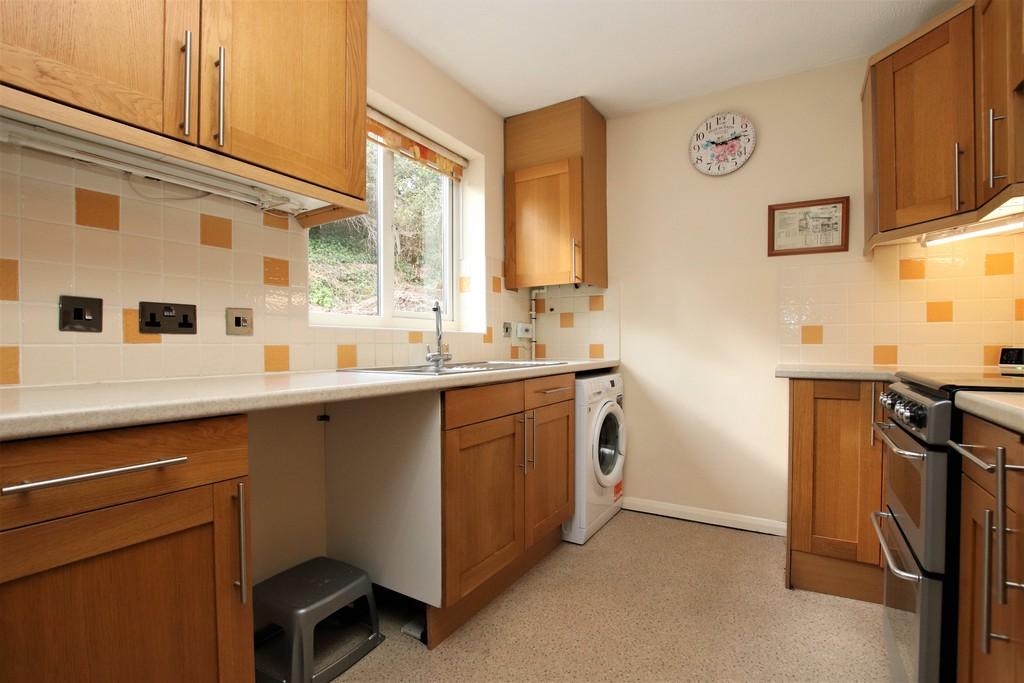 Langdon Road, Bath 4 bed detached house £1,600 pcm (£369 pw)