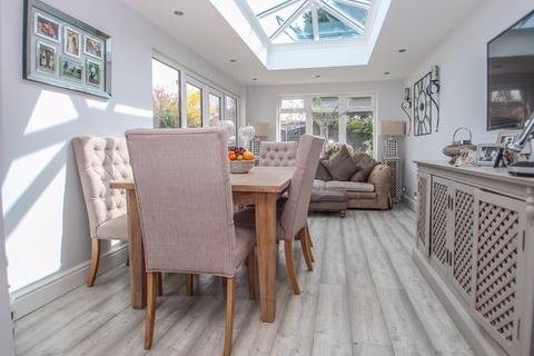 33 Common Road, Claygate, Esher, KT10 0HG