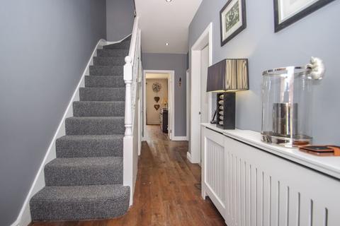 33 Common Road, Claygate, Esher, KT10 0HG