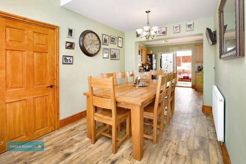 12 Blackdown Road, Taunton, TA2 8EZ