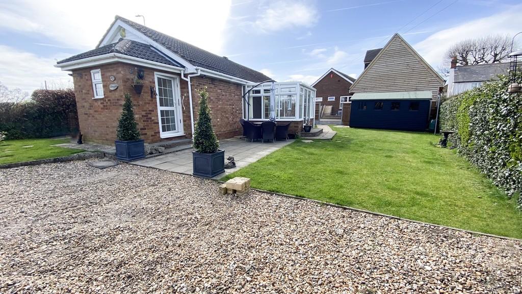 Fishers Green, Stevenage 2 bed detached house £1,450 pcm (£335 pw)