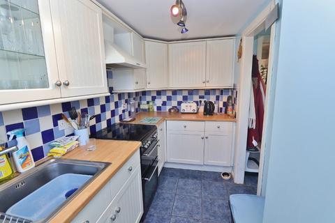 3 bedroom semi-detached house to rent - Victoria Road, Romford, RM1