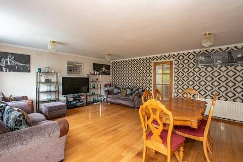 98 Stapleton Road, Orpington, BR6 9TR