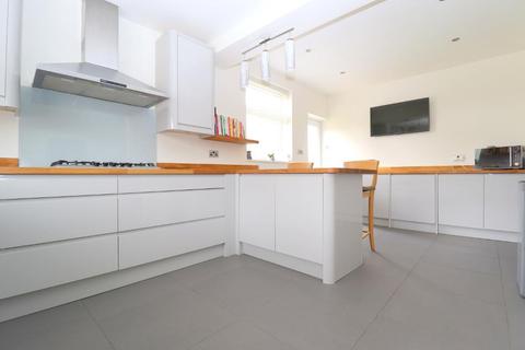 2 Lancaster Avenue, Luton, LU2 7AD