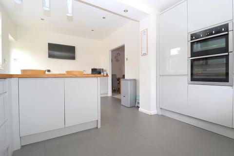 2 Lancaster Avenue, Luton, LU2 7AD