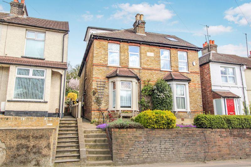 GODSTONE ROAD, WHYTELEAFE 3 bed semidetached house £375,000