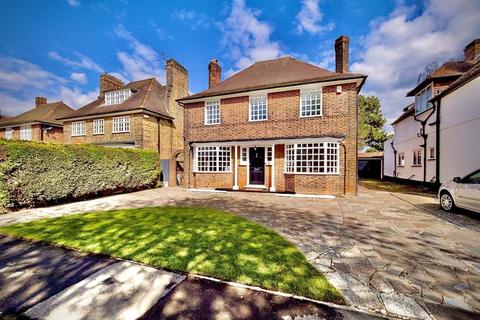 52 Parkway, Romford, RM2 5PA