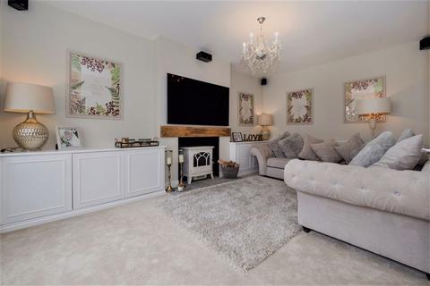 52 Parkway, Romford, RM2 5PA