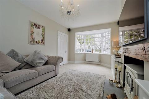 52 Parkway, Romford, RM2 5PA