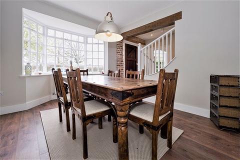 52 Parkway, Romford, RM2 5PA