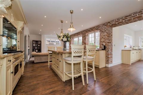 52 Parkway, Romford, RM2 5PA