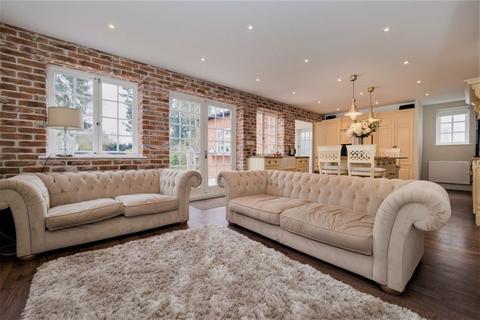 52 Parkway, Romford, RM2 5PA