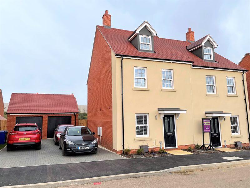 Bourton Road, Banbury 4 bed semidetached house £330,000