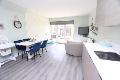 46 Holly Tree Crescent, Carshalton, SM5 2FB