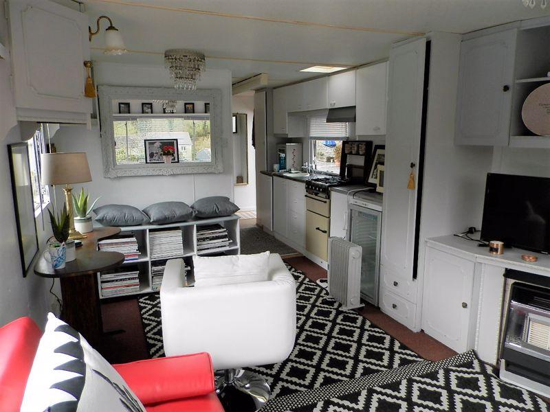 Cabin Lounge/Kitchen