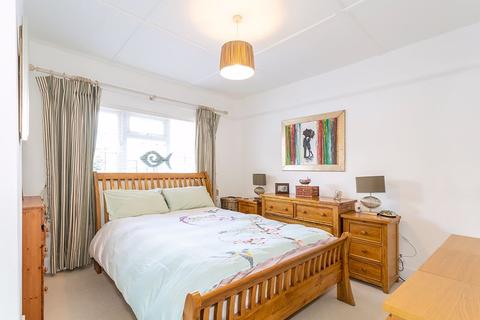 11 Rushett Road, Thames Ditton, KT7 0UX