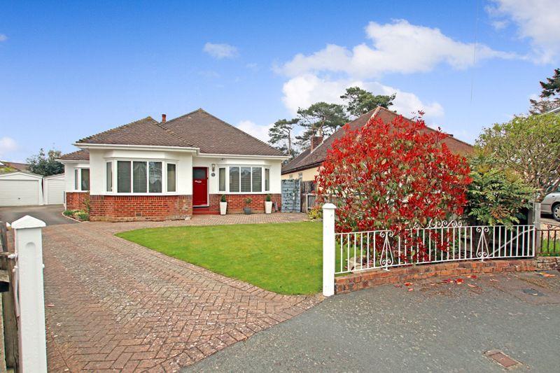 WEST CHRISTCHURCH 3 bed detached bungalow £500,000