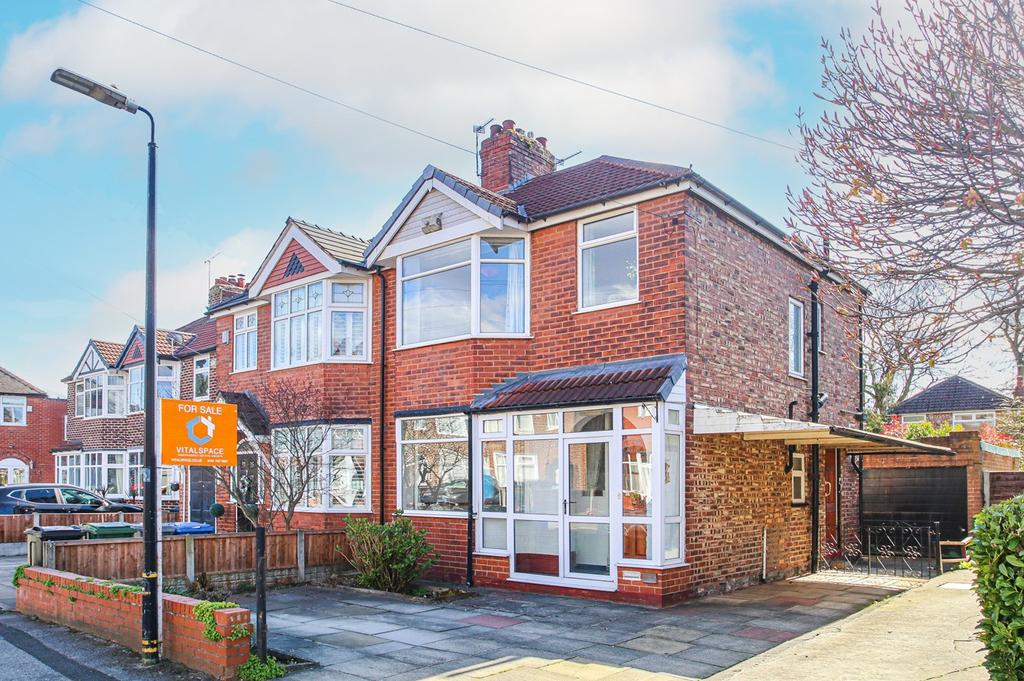 Edale Avenue, Urmston, Manchester, M41 3 bed semidetached house £270,000