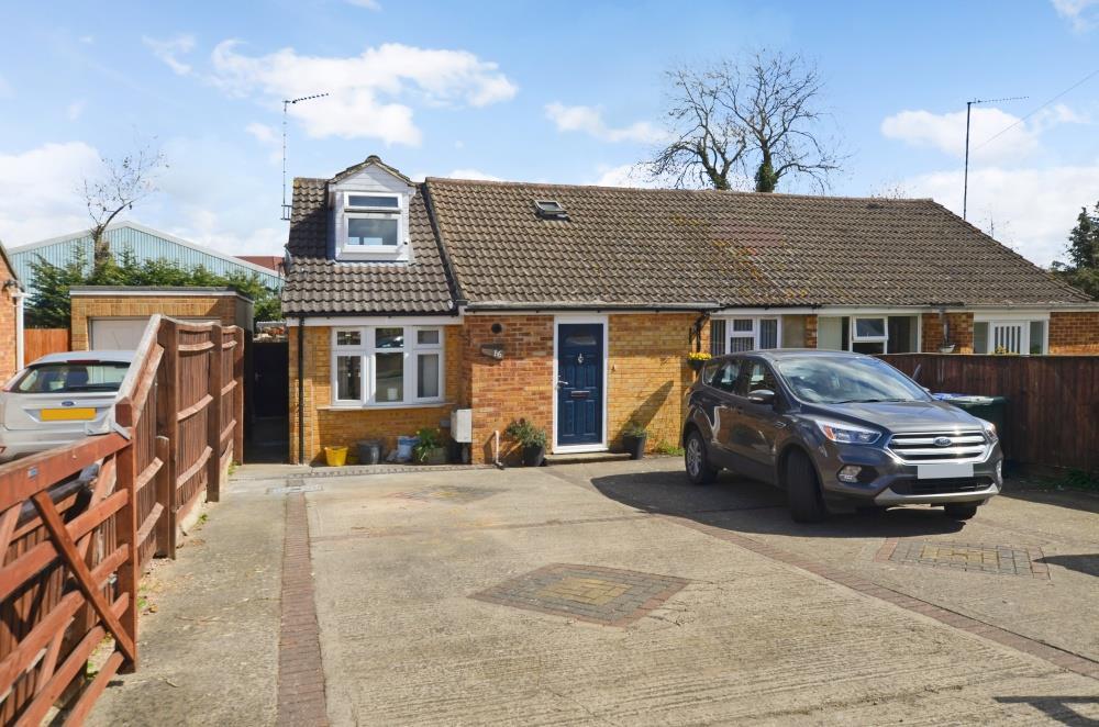 Fallowfields, Bicester 3 bed semidetached house £400,000