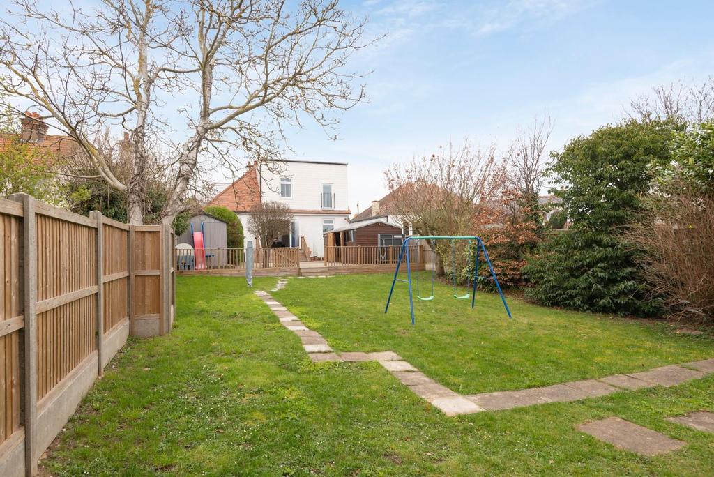 Lindenthorpe Road, Broadstairs 4 bed detached house £525,000