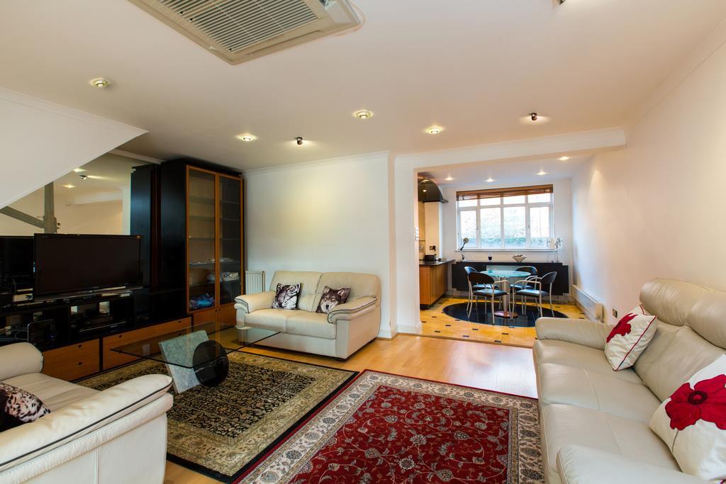 Maryon Mews, South End Green, NW3 3 bed house £3,467 pcm (£800 pw)