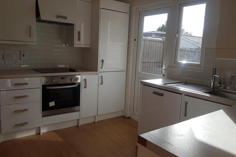 8 Roslyn Close, Mitcham, CR4 3BB