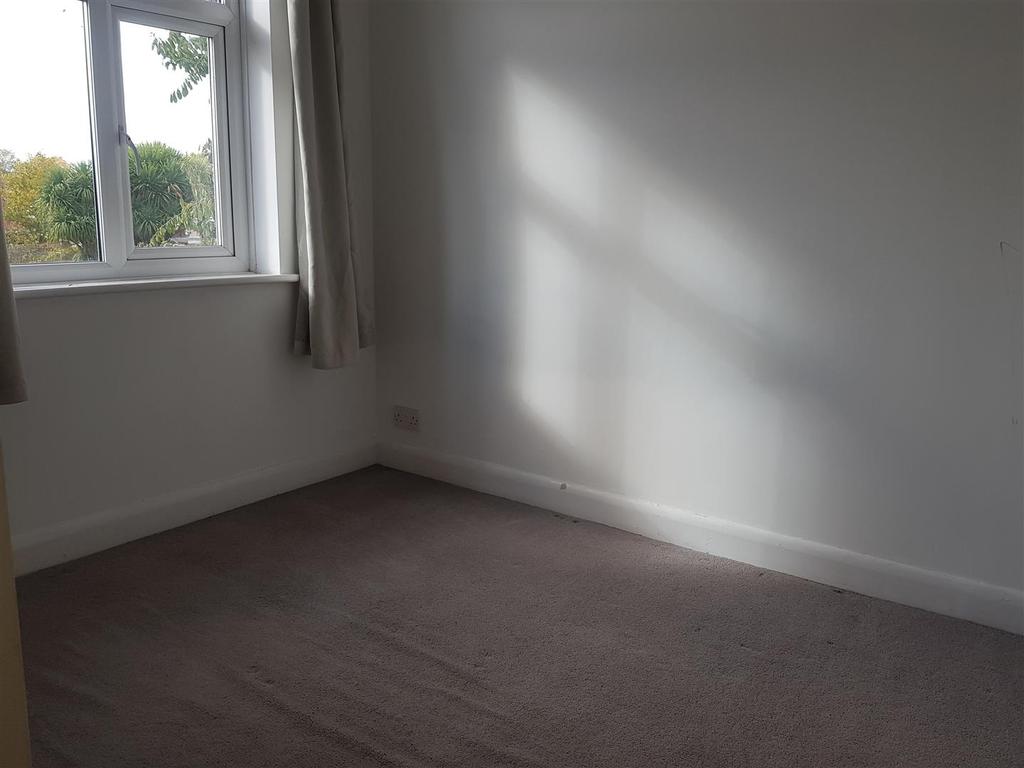 Small bedroom.jpg