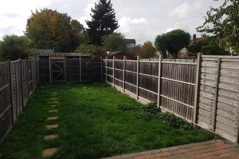 8 Roslyn Close, Mitcham, CR4 3BB