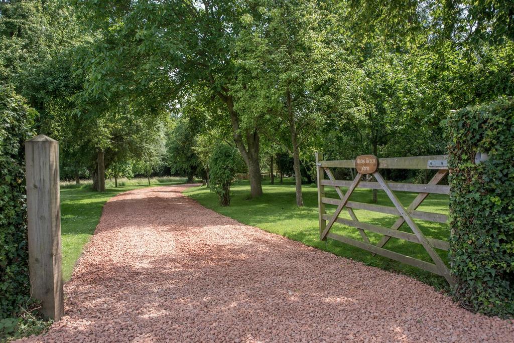 Wicks Green, Longney, Gloucester 5 bed detached house £1,000,000