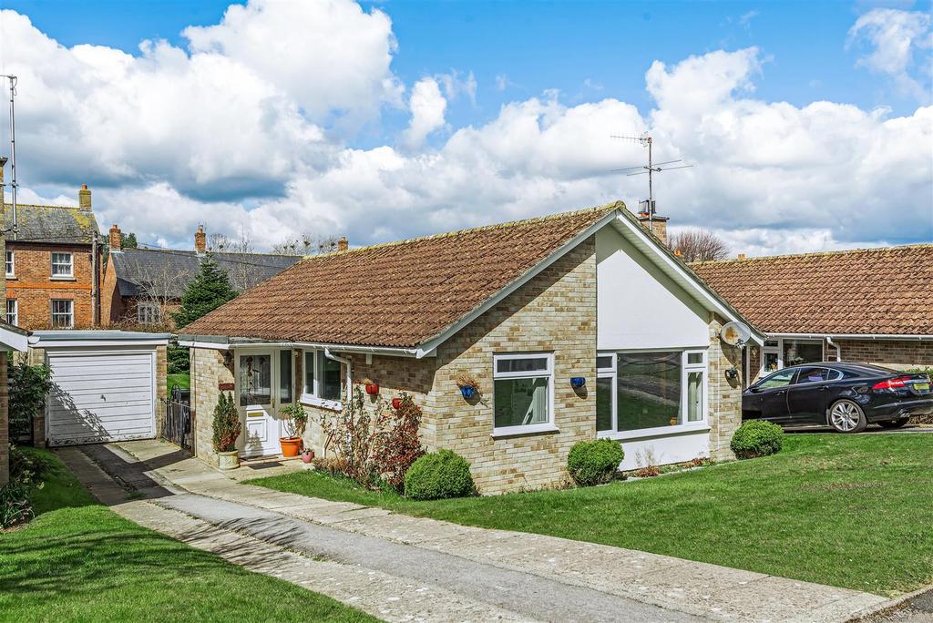 Coneygar Close, Bridport 3 bed bungalow £375,000