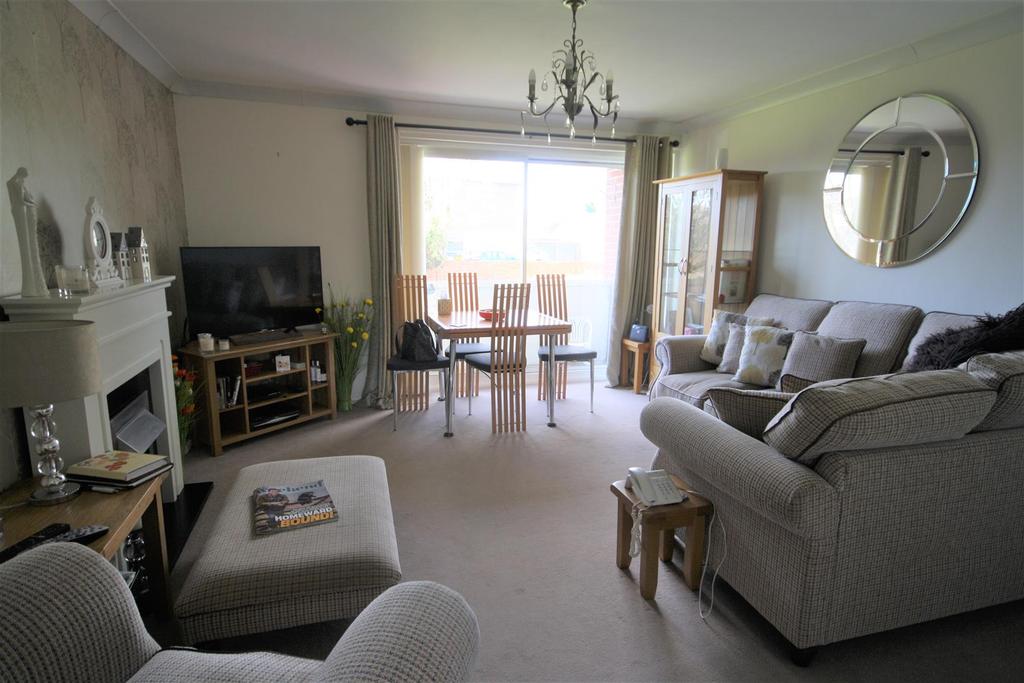 Llwyn Road, Oswestry 2 bed apartment £525 pcm (£121 pw)