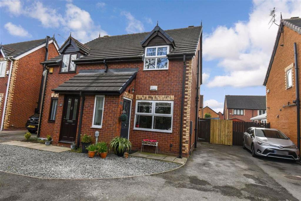 Tilia Close, Summergroves, Hull, HU4 2 bed semidetached house £140,000