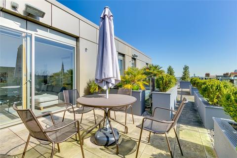 168 Wingate Square, London, SW4 0AN