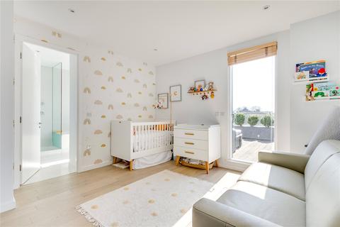168 Wingate Square, London, SW4 0AN