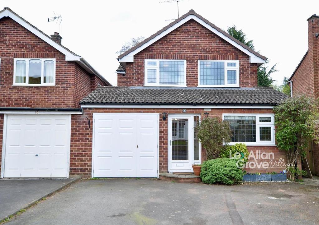 Willow Close, Hagley, Stourbridge 4 bed link detached house £400,000
