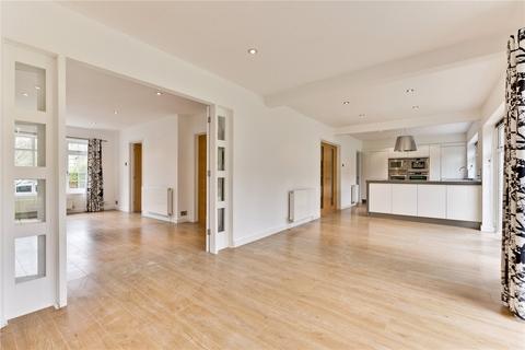 5 bedroom detached house to rent, Farleton Close, Weybridge, Surrey, KT13