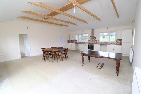 2 bedroom detached bungalow for sale - Flag Hill, Great Bentley, Colchester, CO7
