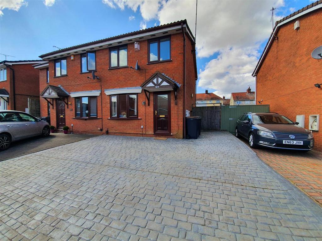 Cumberland Drive, Nuneaton 2 bed semidetached house £160,000