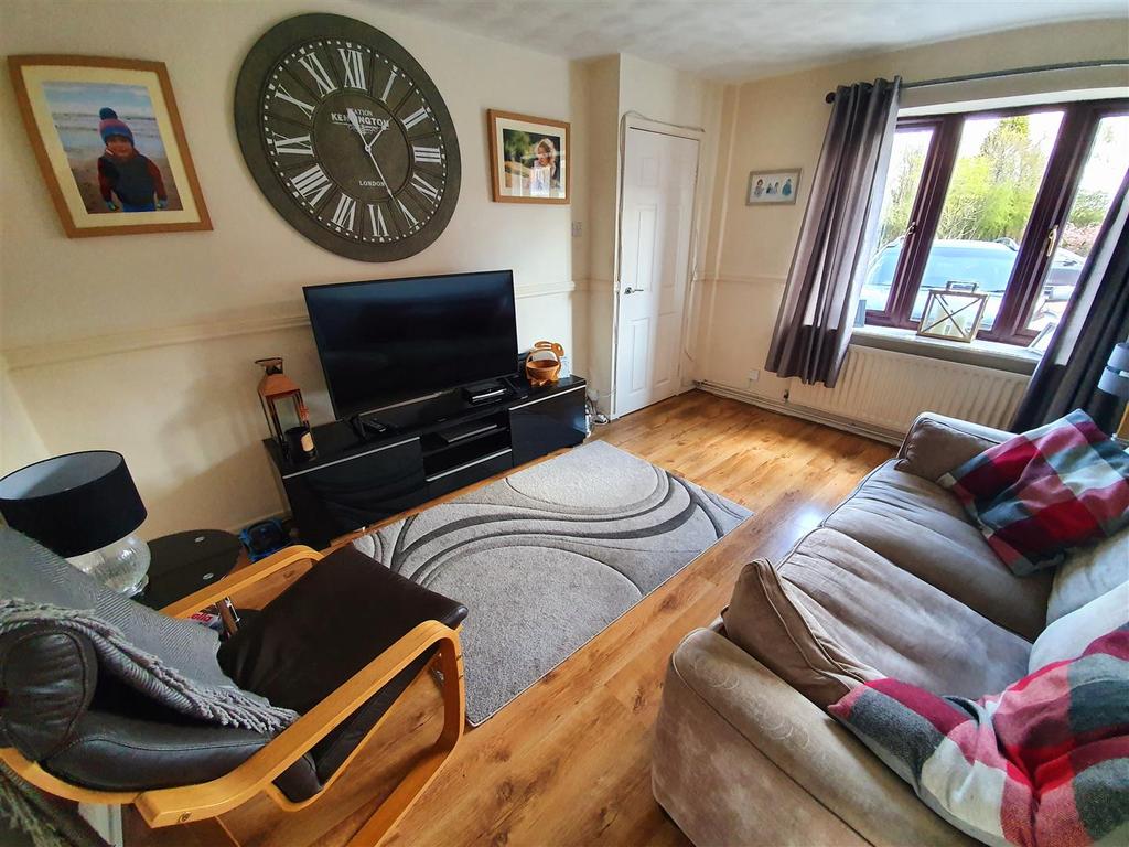 Cumberland Drive, Nuneaton 2 bed semidetached house £160,000