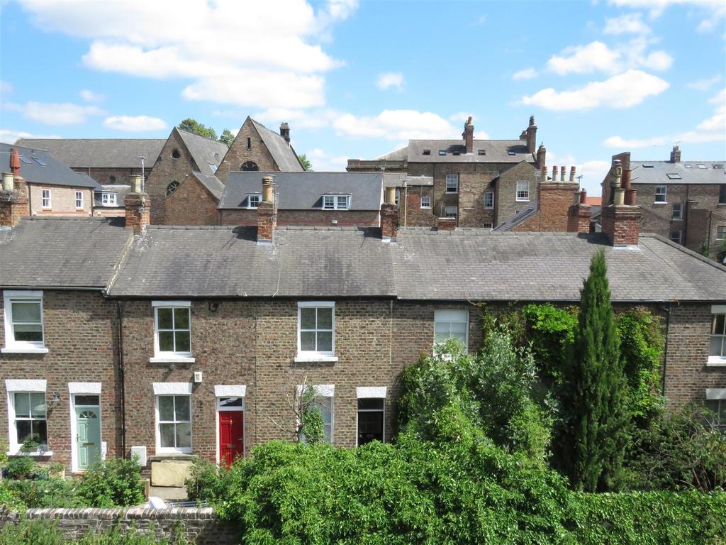 Dewsbury Cottages, Bishophill 2 Bed Cottage - £850 Pcm (£196 Pw)