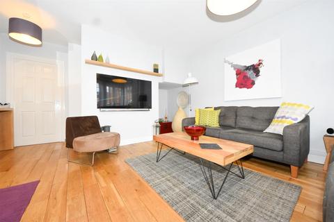 56 Campriano Drive, Warwick, CV34 4NZ