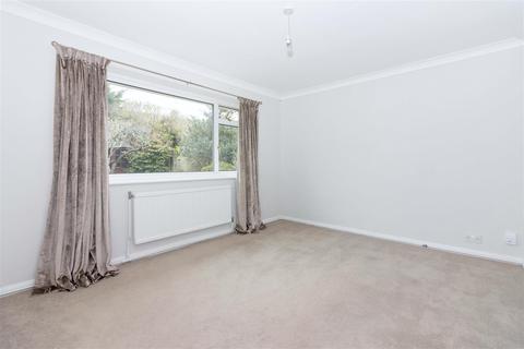 16 Warnham Road, Goring By Sea, Worthing, BN12 4LL